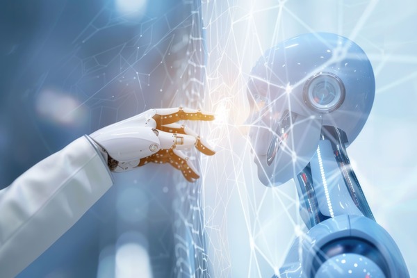 Image illustrant une main humaine qui touche du bout des doigts une intelligence artificielle humanisée. Elle montre le lien étroit entre GEO et SEO, deux techniques de référencement naturel complémentaires.